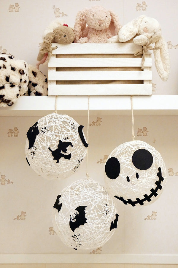 Halloween, bolas con cuerdas